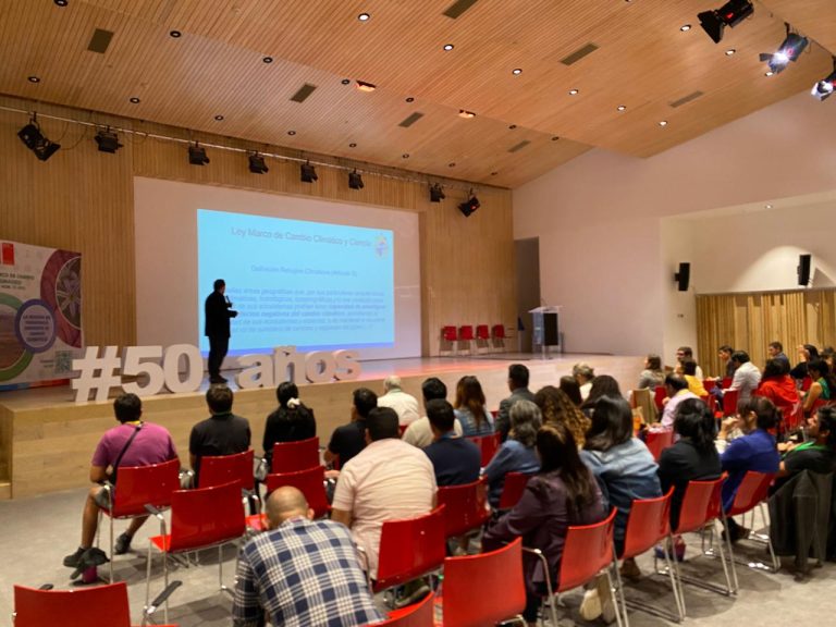 Profesor Francisco Suárez presentó investigaciones clave en el 1er Foro Regional por la Acción Climática en Tarapacá