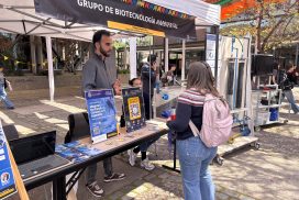 Profesores del Grupo de Biotecnología Ambiental participaron en la Feria de Investigación e Innovación UC 2025