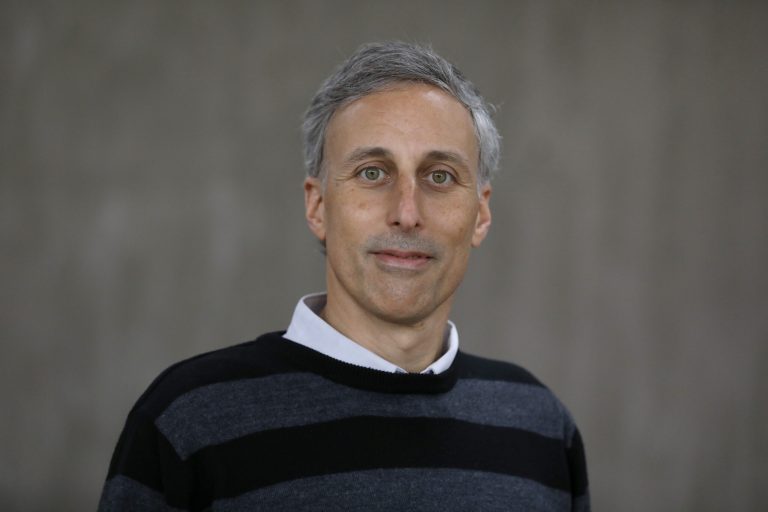 Profesor Enzo Sauma realizó pasantía de investigación en la Universidad de Tsinghua, China