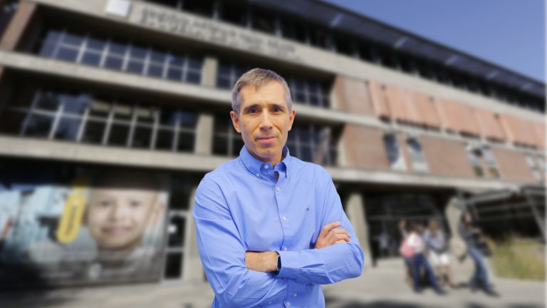 Profesor Santiago Mingo es entrevistado en Radio TXS