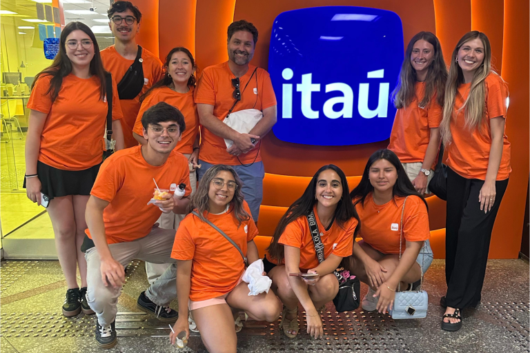 Julio Pertuzé y estudiantes de ING2030 visitan dependencias de Itaú en Brasil