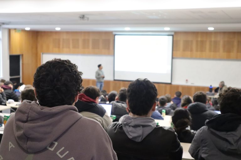 Descubre el estudio de la Escuela de Ingeniería UC sobre innovación y emprendimiento, que analiza el impacto de sus programas en la empleabilidad de exalumnos y exalumnas. Participa en la encuesta y contribuye al desarrollo profesional y curricular. ¡Incluye sorteo de becas UC Online!
