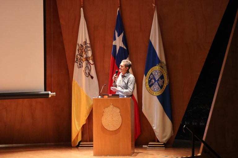 Giovanni Peri da charla magistral sobre migración en Ingeniería UC