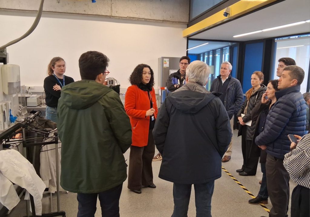Delegación de Antofagasta Minerals visitó el Departamento de Ingeniería de Minería UC para fortalecer vínculos de colaboración en innovación Delegación de Antofagasta Minerals visitó el Departamento de Ingeniería de Minería UC para fortalecer vínculos de colaboración en innovación