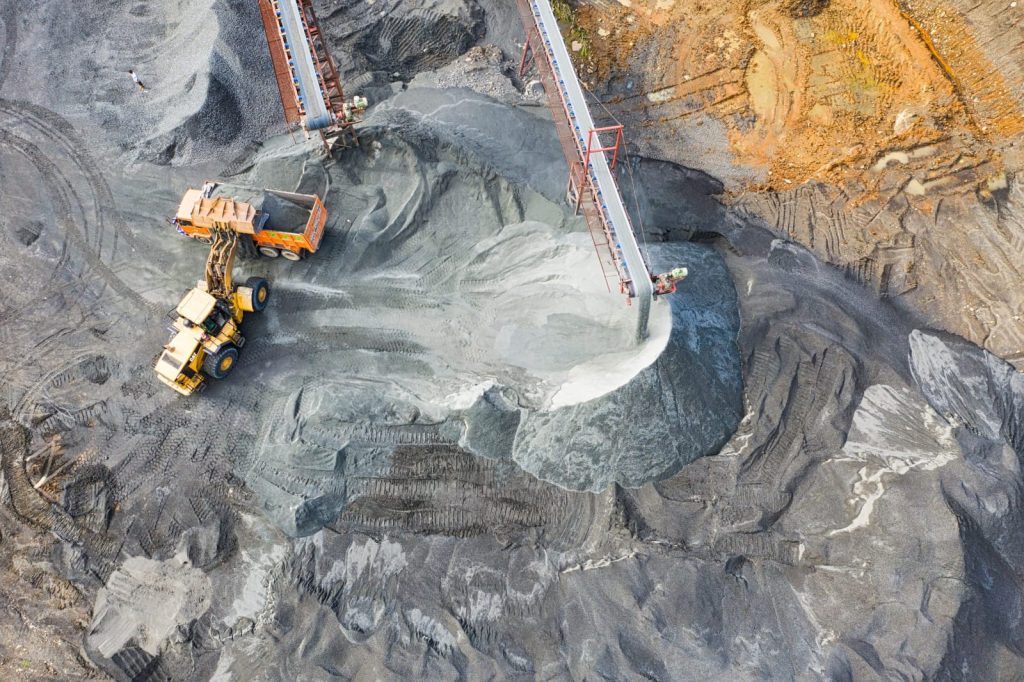Cochilco y Pontificia Universidad Católica suscriben acuerdo para fortalecer la evidencia y el diseño de políticas públicas en minería
