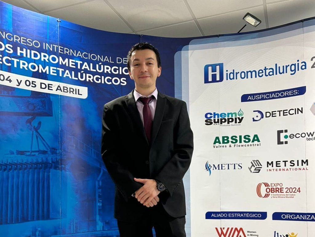De los residuos electrónicos a los materiales avanzados: el desafío internacional de un doctorando de Minería UC