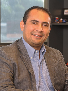 Daniel Garrido : Director de Departamento