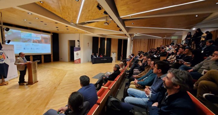 Profesores y estudiantes participaron en el 21° Congreso Chileno de Ingeniería de Transporte
