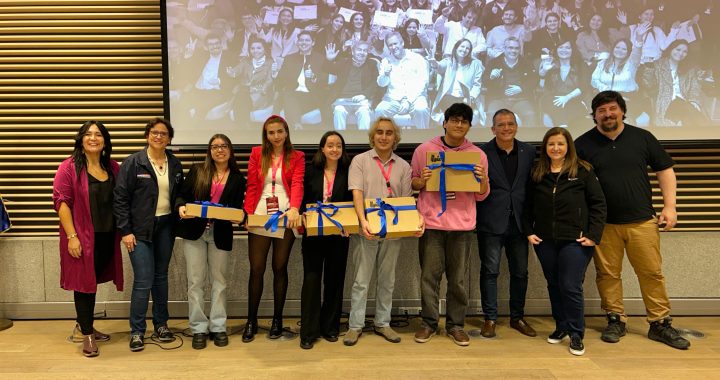 Estudiantes de la Escuela de Ingeniería ganan premio Jóvenes Innovadores 2025.