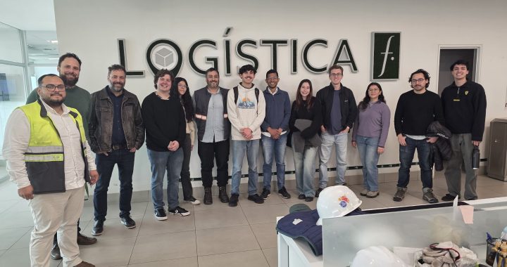 Estudiantes del DITL del área logística realizan visita técnica al centro de distribución de Falabella Retail.