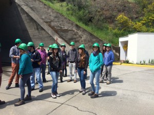 Alumnos del curso Ingeniería Hidráulica a cargo del profesor Francisco Suárez