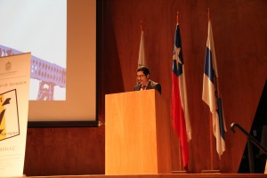 Fabio Hernández, vicepresidente externo del CAi y coordinador general del encuentro dio el discurso inicial sobre el “Rol de la ingeniería en Chile”. 