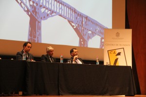 De izquierda a derecha: decano de Ingeniería UC Juan Carlos de la Llera, decano de Ingeniería UAI, Alejandro Jadresic y Patricio Aceituno, decano de Ingeniería de la Universidad de Chile.