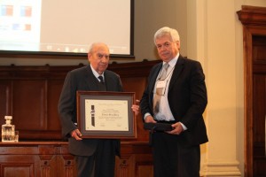 Horacio Mery, premio "Francisco Javier Domínguez" 2015, junto a José Vargas, presidente de SOCHID.