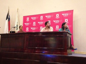 Javier Farías y Karla Moreno presentando en la Universidad de Talca.