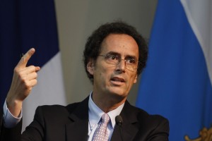 Juan Carlos de la Llera, decano de Ingeniería UC e investigador de CIGIDEN expuso sobre la "Evaluación de vulnerabilidad y riesgo de sistemas físicos y sociales".