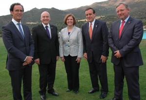 Juan Carlos De la Llera, decano de Ingeniería UC; Darcy Fuenzalida, rector USM; Katherine Banks, decana de Ingeniería de la Universidad de Texas A&M; Ignacio Sánchez, rector UC, y Patricio Donoso, prorrector de Gestión Institucional UC en cena oficial realizada en Hacienda Santa Martina.