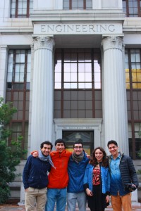 Los alumnos en las afueras de la Escuela de Ingeniería en UC Berkeley.