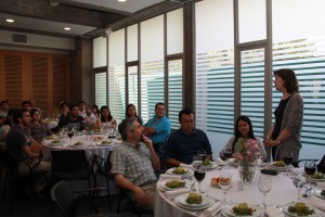 Jani Brouwer hablando a los alumnos de doctorado previo al almuerzo de bienvenida.