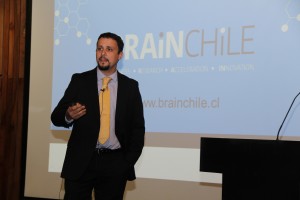 Franscico Pizarro, subdirector de Investigación e Innovación de Ingeniería UC, presentando el programa.