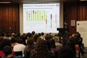 Rafael Auras, académico de Michigan State Uniersity, expondiendo sobre envases sustentables para la conservación de alimentos agropecuarios".