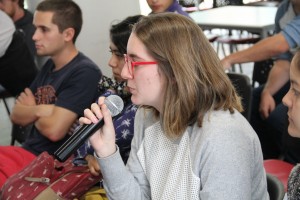 Durante la charla, los alumnos hicieron preguntas, formándose un ambiente de conversación.
