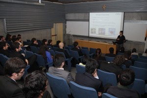 El ingeniero UC XX, presentó las opciones laborales que ofece actualmente la empresa.