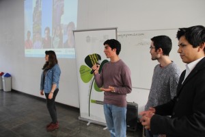 "Queremos extraer lo mejor de esta experiencia (...)", mencionó la alumna Dominique Pinochet en la charla.