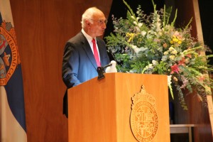 El profesor Emérito y director de Diplomados Ingeniería Industrial