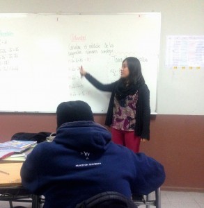 Desde septiembre de 2014 que la ingeniera UC victoria Guentulle trabaja como profesora de matemática en el marco del programa Enseña Chile.