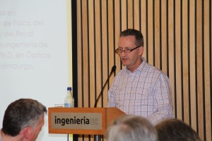 Ian Underwood (en la foto) expuso sobre el tránsito de la academia e investigación hacia el desarrollo de un emprendimiento, en el marco de un nuevo Almuerzo de Profesores.