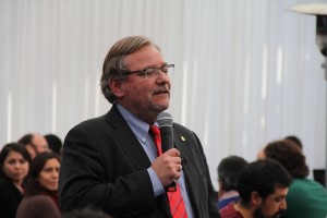Patricio Donoso, prorrector de Gestión Institucional UC dando el punta pié inicial en La UC Dialoga