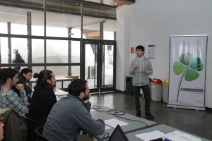 Los estudiantes tuvieron tres minutos para presentar sus proyectos, exposiciones que debieron realizar en inglés.