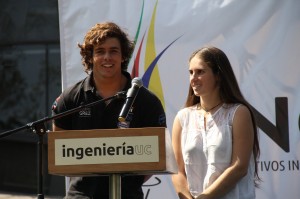 Los deportistas olímpicos y alumnos de Ingeniería UC, Nadja Horwitz y Benjamín Grez, realizaron un simbólico Juramento Olímpico en la ceremonia de inauguración.