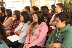 Durante el panel futuros ingenieros e ingenieras participaron del evento.