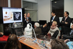 Durante la visita los asistentes conocieron proyectos del Instituto de Ingeniería Biológica y Médica.