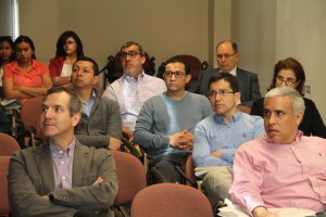 Alumnos, profesionales y académicos asistieron al evento para conocer experiencias de exalumnos doctorados.