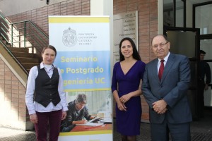 De izquierda a derecha: Magdalena Walczak, direcrora asociada de Postgrado, Francisca Yáñez, exalumna doctorada y Aldo Cipriano, director de Postgrado.