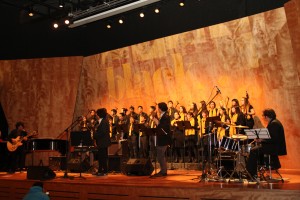 El concierto estuvo protagonizado por la iBand, compuesta por académicos, funcionarios y estudiantes de magíster, junto al Coro de Ingeniería UC.