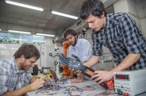 Desde 2015 que los alumnos de Ingeniería UC Luis Cubillos, Vicente Opaso y Hannes Hase se encuentran trabajando en esta tecnología.