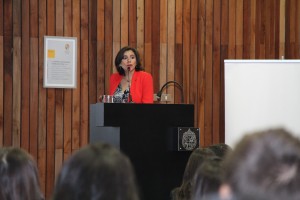 La primera exposición de la jornada del 4 de noviembre estuvo protagonizada por la directoria de Estudios de Comunidad Mujer, Paula Poblete.