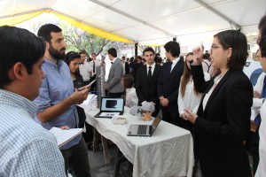 Los 36 proyectos fueron exhibidos en la Feria Tecnológica del curso Desafíos de la Ingeniería.
