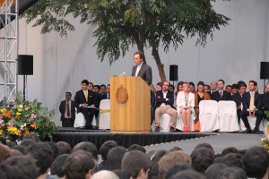 El decano de Ingeniería UC dando inicio a la Ceremonia de Títulos y Grados 2016.