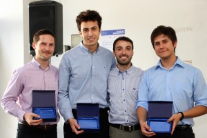 Vicente Gardulski, coordinador de marketing 2016, César Salazar, coordinador de gestión 2016, Renato Ibieta, encargado de proyecto Embajadores por parte de la Escuela de Ingeniería, José Luis Birrer, coordinador general 2016. 