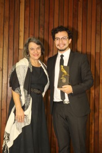 Durante el evento se destacó la excelencia académica y compañerismo de algunos graduados, entre ellos Pablo Cifuentes (en la foto de Daniel Astudillo).