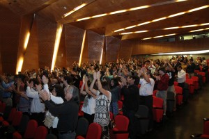 Alumnos que ingresaron a Ingeniería UC este año 2017 en el marco del programa Talento e Inclusión, participaron junto a sus padres en la ceremonia de bienvenida al Campamento de Verano 2017.
