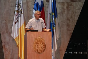 A las 18:00 horas en el auditorio del Complejo Andrónico Luksic Abaroa el profesor Yadran Eterovic, director asociado de Pregrado, dictó charla sobre desafíos del primer año universitario.