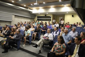 Autoridades, académicos, representantes del Centro de Alumnos de Ingeniería UC asistieron al encuentro para dar la bienvenida a los nuevos estudiantes del Doctorado en Ciencias de la Ingeniería.