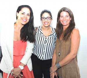 En la foto (de izquierda a derecha): Francisca Yáñez, technology consulting manager en Accenture. Carolina Nieto, encargada de Inclusión Accenture y Soledad Ferrer, directora de la Dirección de Responsabilidad Social de la Escuela de Ingeniería UC.
