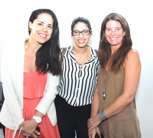 En la foto (de izquierda a derecha):  Francisca Yáñez, technology consulting manager en Accenture. Carolina Nieto, encargada de Inclusión Accenture y Soledad Ferrer, directora de la Dirección de Responsabilidad Social de la Escuela de Ingeniería UC.